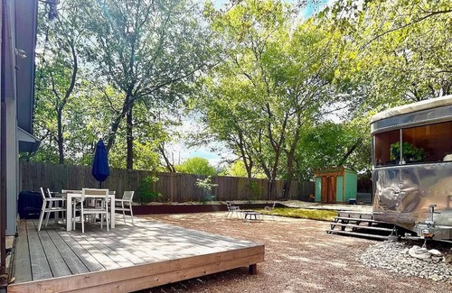 St. John - Coronado Hills House | Quintessential Austin house with private recording studio in back