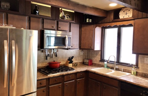 Killington House | Quintessential Vermont Cabin - 4 fireplaces, hot tub, and fire pit