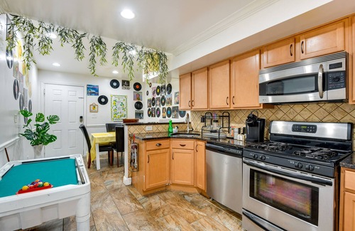 Downtown Baltimore House | Quirky Baltimore Townhome ~ 2 Mi to Inner Harbor