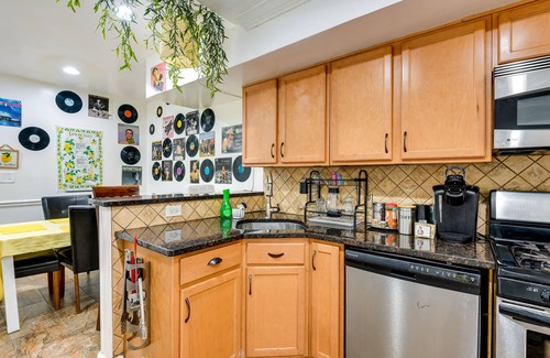 Downtown Baltimore House | Quirky Baltimore Townhome ~ 2 Mi to Inner Harbor