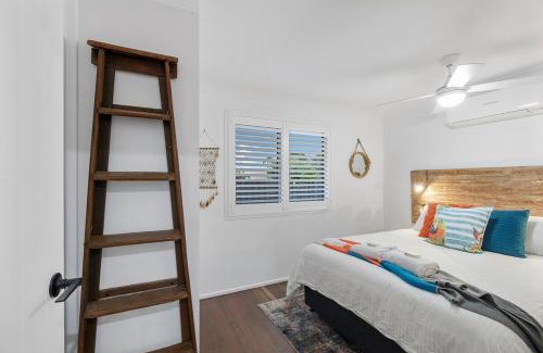 Burnett Heads House | Quirky Black Shack