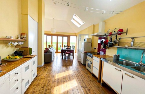 North Berwick Apartment | Quirky, Cosy 3BR Cottage w/Patio in Canty Bay
