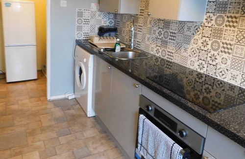 North West Apartment | Quirky Retro 2 bed Apt in Anniesland, West End