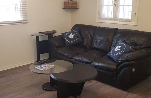 Newmarket House | Quite Aprt. close to everything. Two Parking Spots