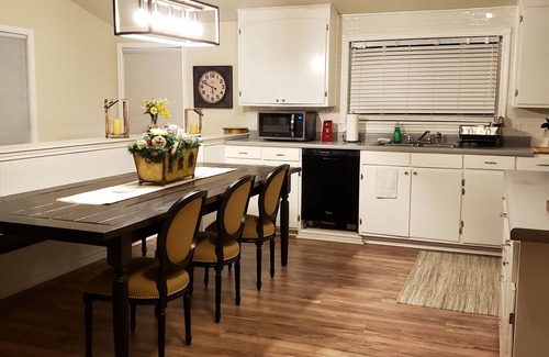Denison House | Quite Country Retreat - Pet friendly! Its time for some fun.