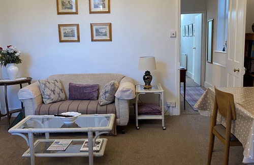 Hythe Apartment | Quite, spacious ground floor flat. 5 mins from sea