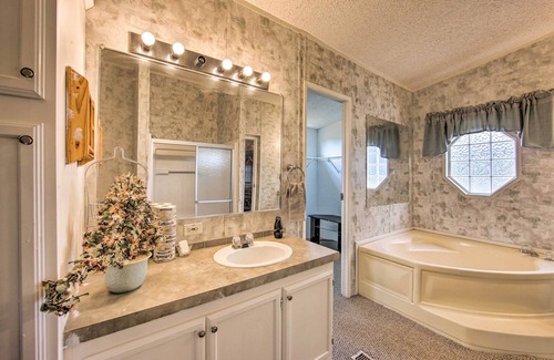 Quitman House | Quitman Home w/ Covered Deck + Lake Access!