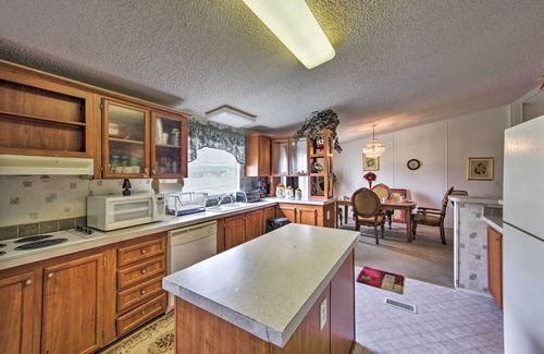 Quitman House | Quitman Home w/ Covered Deck + Lake Access!