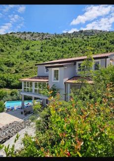 Sakës Apartment | Qyteza Guest House & Camping