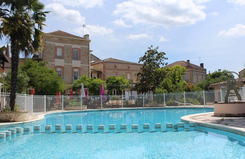 Caussade Hotel | Résidence Hôtel Larroque