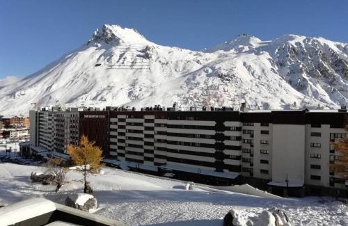 Tignes le Lac Apartment | Résidence Le Bec Rouge - Appartement de charme 3 pièces 8 personnes à Tignes au pied des pistes et proche des commerces dans le quartier du Lac. Vue impr MAE-1681