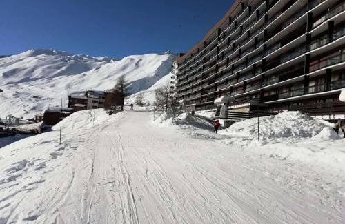 Tignes le Lac Apartment | Résidence Le Bec Rouge - Appartement de charme 3 pièces 8 personnes à Tignes au pied des pistes et proche des commerces dans le quartier du Lac. Vue impr MAE-1681