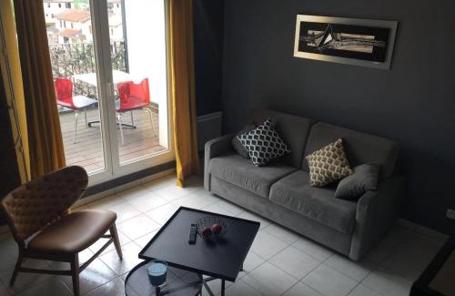 Vaulx En Velin Village Apartment | Résidence Studio Grand Luxe Wifi parking privé