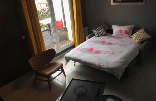 Vaulx En Velin Village Apartment | Résidence Studio Grand Luxe Wifi parking privé