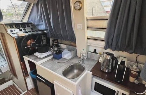 Le Pouliguen Boat Rental | Rétro bateau Scorpios II