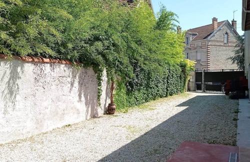 Chalons-en-Champagne Apartment | Rêve de Bulles, 62m2 of charm, 2 large bedrooms