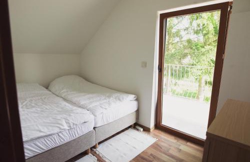 Drawno House | Różany Dom w Dominikowie