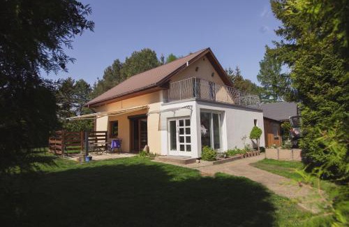 Drawno House | Różany Dom w Dominikowie