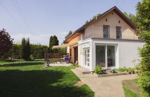 Drawno House | Różany Dom w Dominikowie