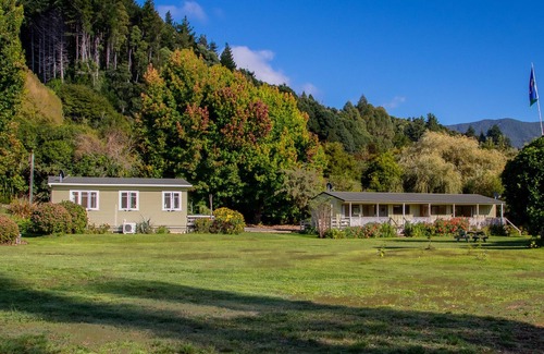 Marahau House | Rātā Cottage - Mārahau Holiday Unit