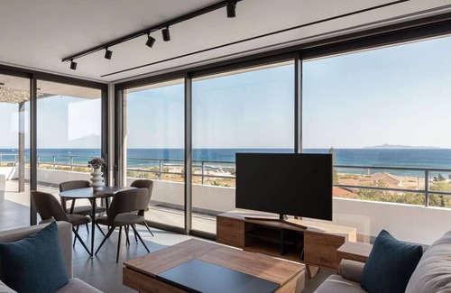 Kinosargous Villa | R 3379 Villa Eilionoir With Air Conditioning ,Ocean View &Writing Desk.