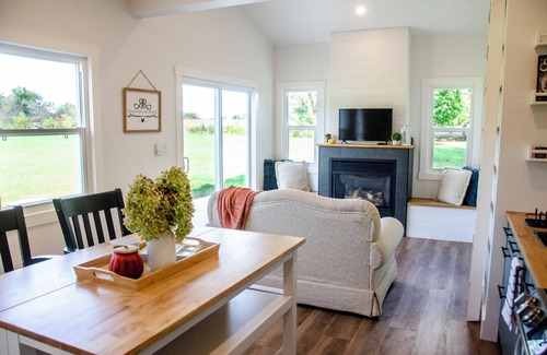 Tillsonburg House | R&R Retreat