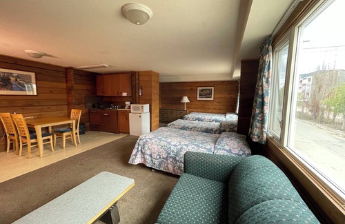 Sylvan Lake Hotel | Raccoon Lodge