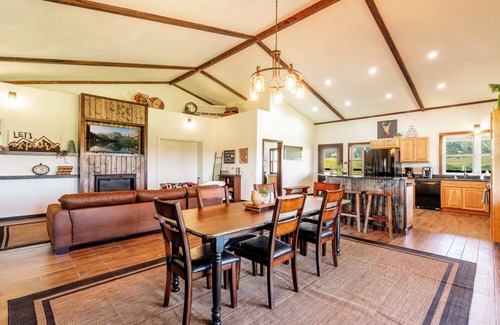 Dayton House | Rachael's Place | Views, Adventures, Deluxe Stay