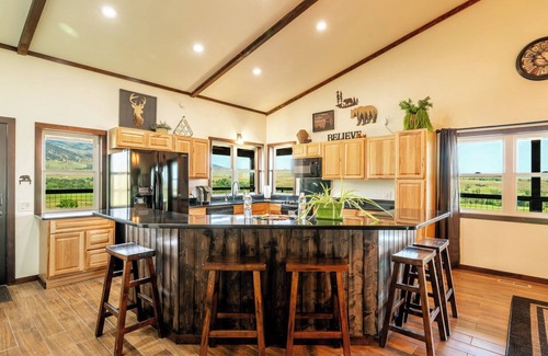 Dayton House | Rachael's Place | Views, Adventures, Deluxe Stay