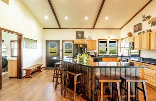 Dayton House | Rachael's Place | Views, Adventures, Deluxe Stay