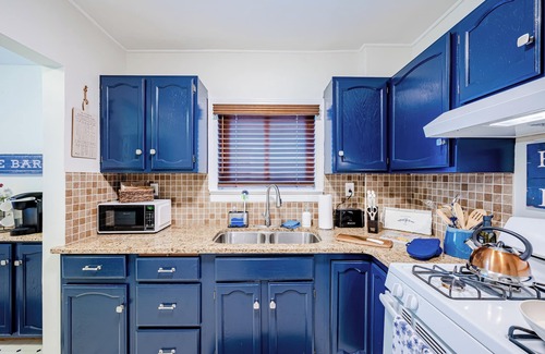 Toledo House | Rachel's Hideaway, 3 brm, king, kitchen, big yard, ample parking, laundry.