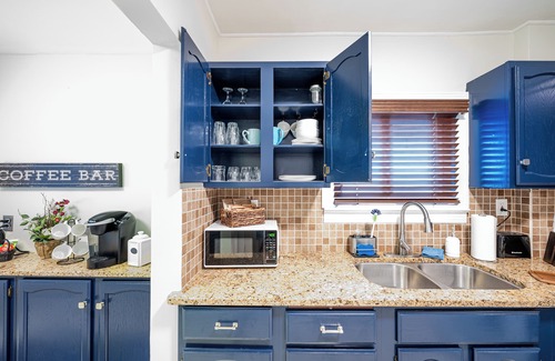 Toledo House | Rachel's Hideaway, 3 brm, king, kitchen, big yard, ample parking, laundry.