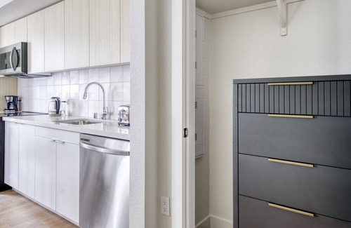 Downtown Berkeley Apartment | Rad Berkeley Studio w/ W/D & Coworking, walkable to BART, by Blueground