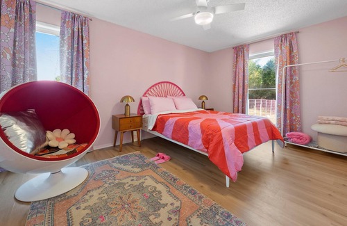 Lacy-Lakeview House | Rad, Pink A-Frame 10 min Magnolia + Baylor in Waco, TX
