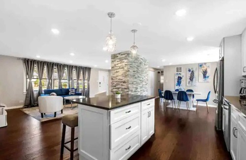 Wasco House | Radiance - 4BR Single Level Home