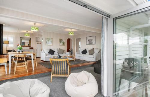 Rainbow Point House | Radiant Rainbow Point - Taupo Holiday Home