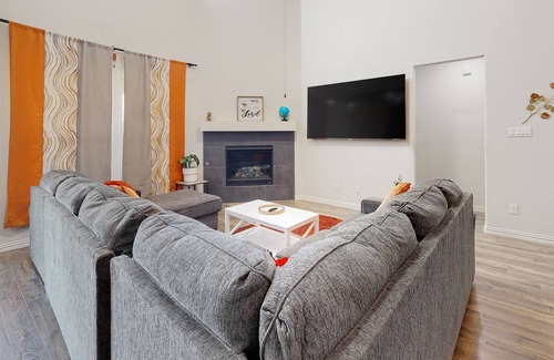 Weston House | Radiant Rendevous | Bright & inviting house & studio in Frisco