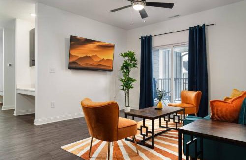 Whitestown Apartment | Radiant Vibes Spacious 2BR 2BA 2 King Beds Gym WFH