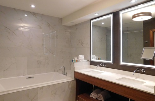 Calgary Hotel | Radisson Hotel & Conference Centre Calgary Airport