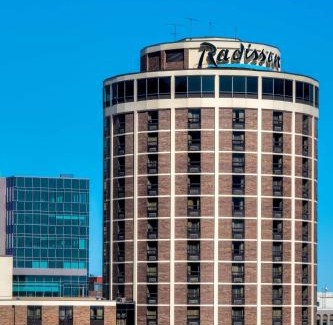 Downtown - Waterfront Hotel | Radisson Hotel Duluth-Harborview