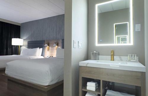 Saint-Laurent Hotel | Radisson Hotel Montreal Airport