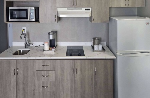 Saint-Laurent Hotel | Radisson Hotel Montreal Airport