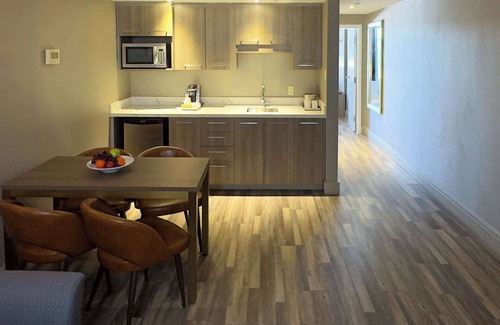 Saint-Laurent Hotel | Radisson Hotel Montreal Airport