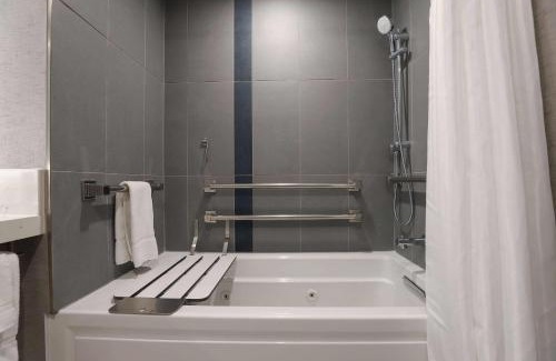 Central Business District Hotel | Radisson Plaza Hotel at Kalamazoo Center