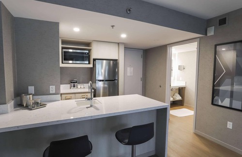 Central Business District Hotel | Radisson Plaza Hotel at Kalamazoo Center
