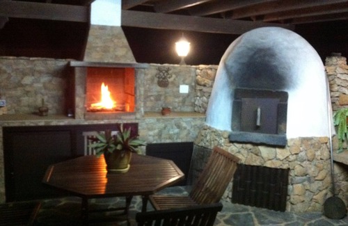Llanos de la Concepcion Cottage | Rafael Grandfather House, with Jacuzzi, Pool, Wi-Fi, Petanque and Minigolf