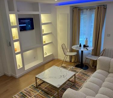 Saulx-les-Chartreux House | Raffinement Absolu