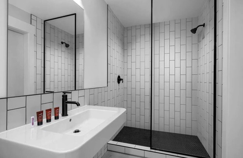 People's Freeway Hotel | Rafter Room at evo Hotel, Free Parking, Dogs are Welcome!