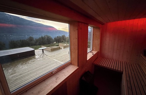 Tjeldsund House | Ragnars Castle