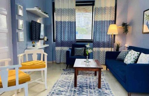 Pali Hill Apartment | Rahat Manzil- The Old Warm Charm 2 Bedroom Apartment in Khar West by Connekt Homes